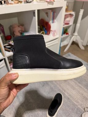 Alexander McQueen White and Gray Sculpted Sole Detail